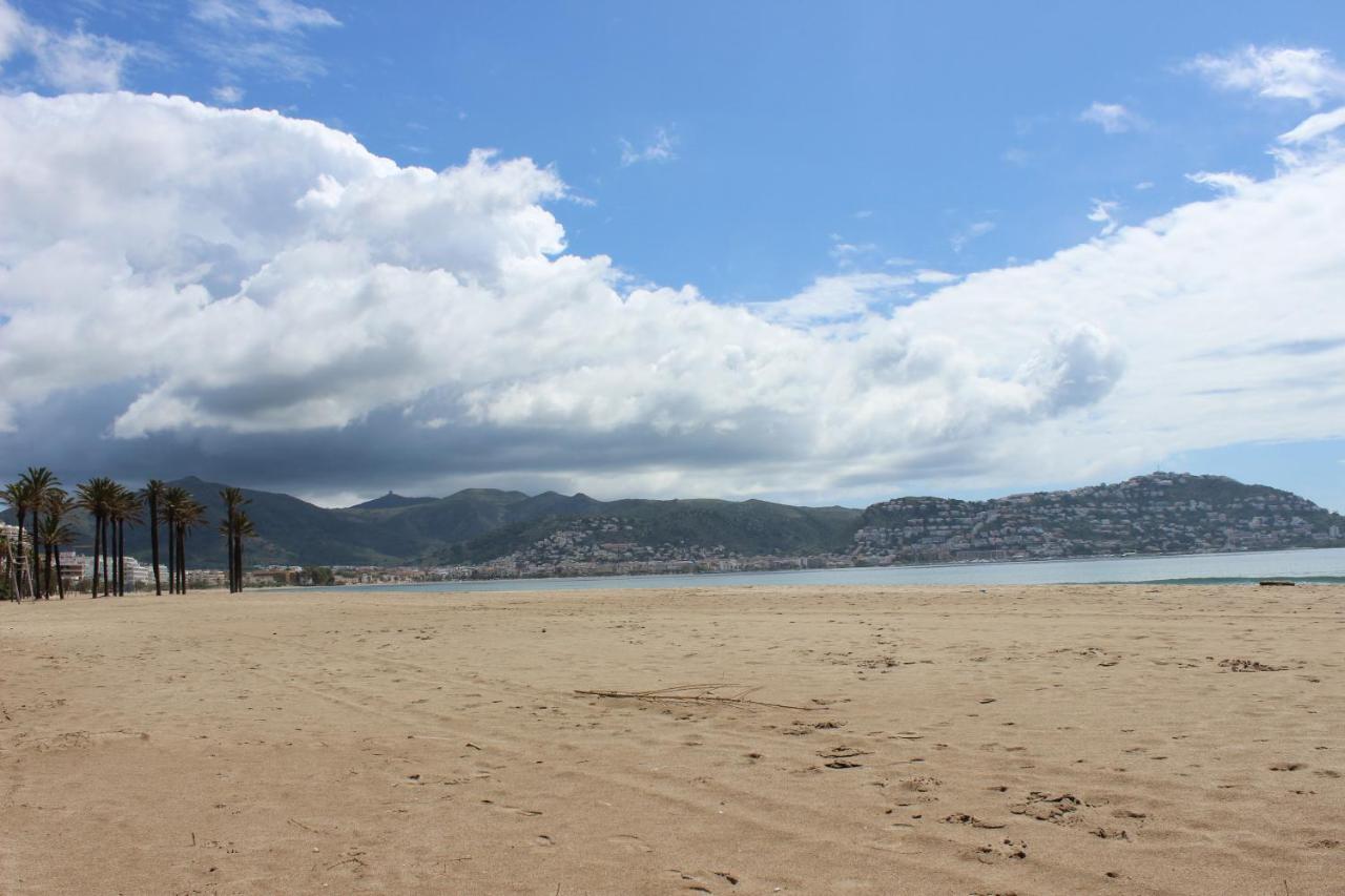 Beautiful Apartment 75M2 With View At The Beach, Pool, Parking Roses Extérieur photo