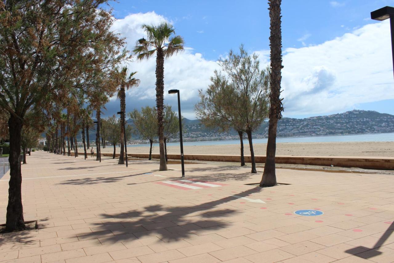 Beautiful Apartment 75M2 With View At The Beach, Pool, Parking Roses Extérieur photo