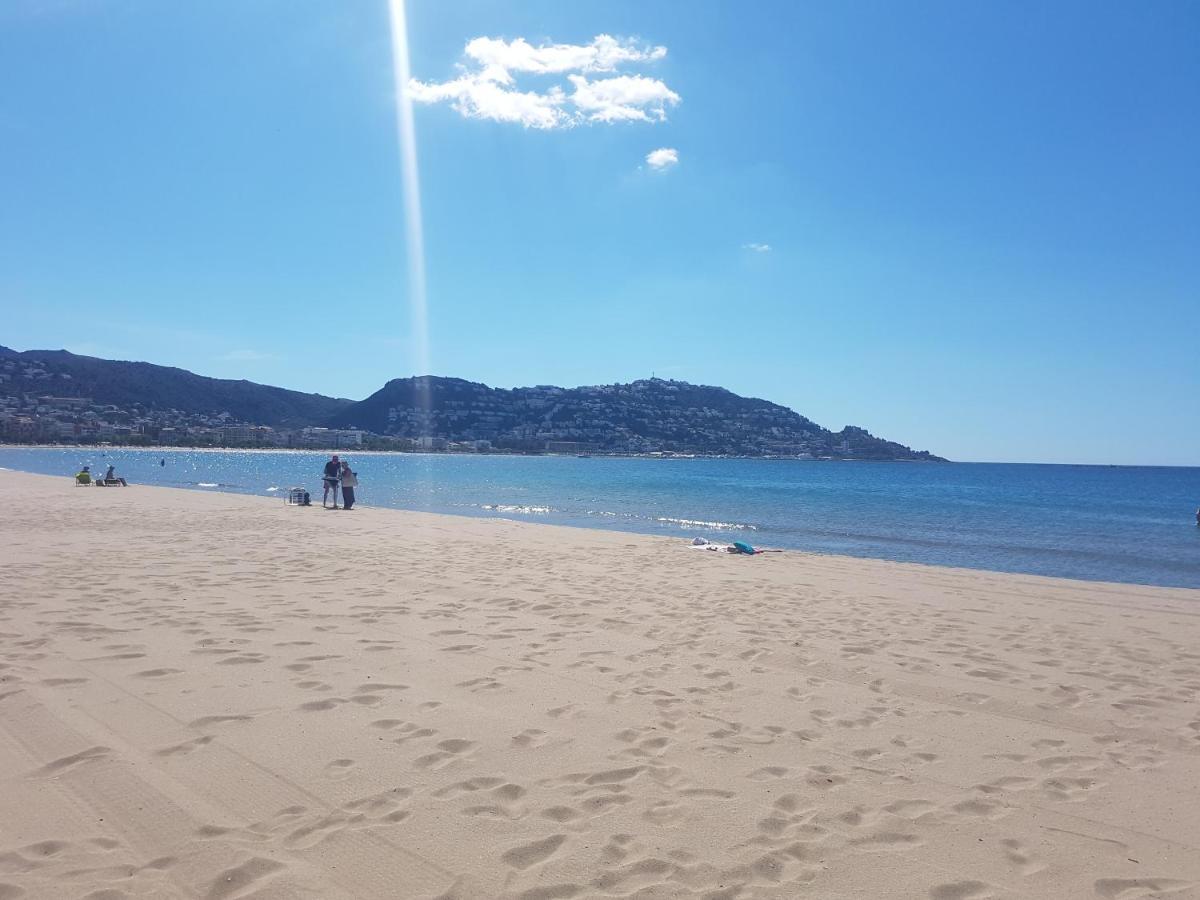 Beautiful Apartment 75M2 With View At The Beach, Pool, Parking Roses Extérieur photo