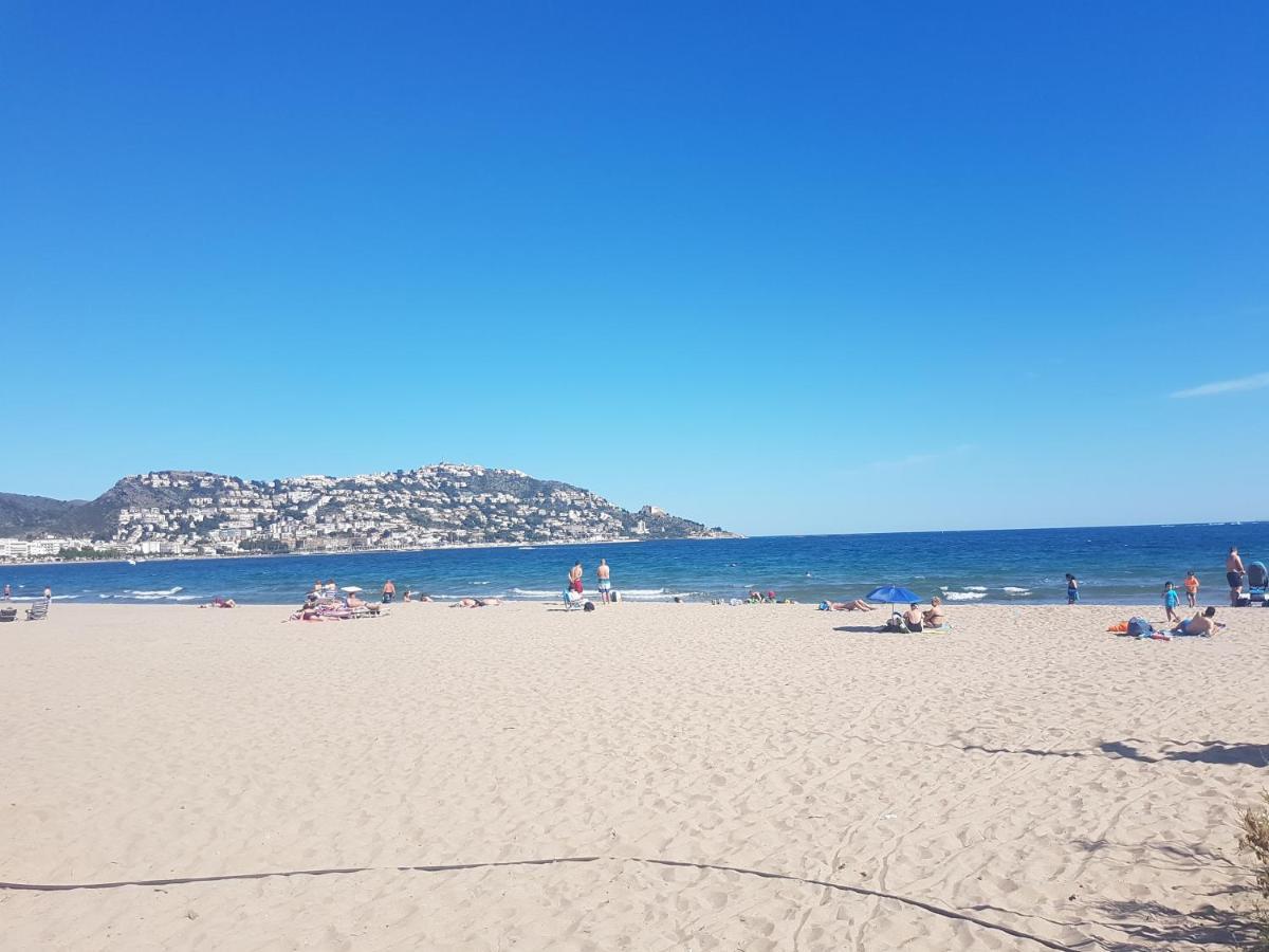 Beautiful Apartment 75M2 With View At The Beach, Pool, Parking Roses Extérieur photo