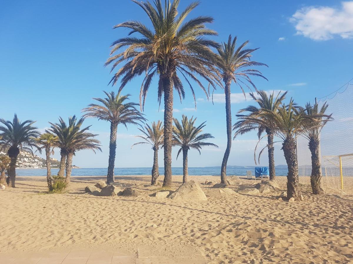 Beautiful Apartment 75M2 With View At The Beach, Pool, Parking Roses Extérieur photo